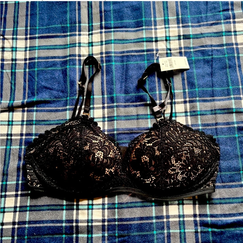 Super cute lace bra. No underwire .NWT